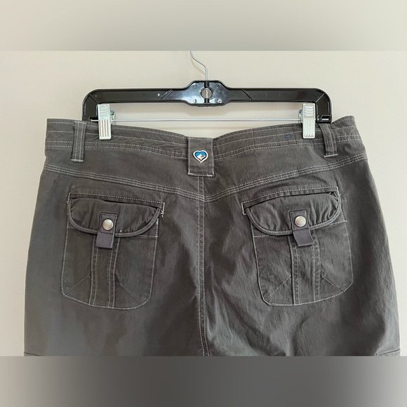 Kuhl Mountain Culture Splash Roll-Up Cargo Hiking Pants in Dark Gray, size 12 - Picture 8 of 12